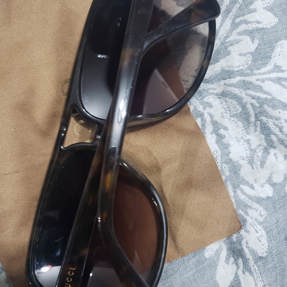 Womens Gucci Tortoiseshell Sunglasses - Picture 3 of 7